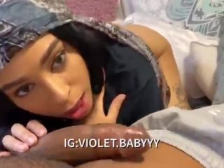 Wenig violett mit spaß lutschen fett penis