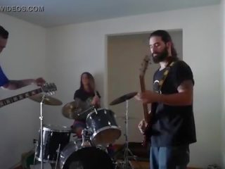 Felicity feline drumming 房子 jam swell 擠壓