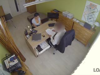Loan4k hottie është jashtë i para kështu pse ajo merr të saj.