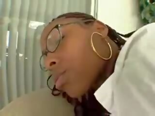 Captivating talyp with äýnek, mugt a agzyňa almak ulylar uçin clip 8c
