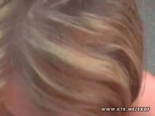 Uly emjekli başlangyç seductress daşda ýalamak round ýüzüne dökülen sperma