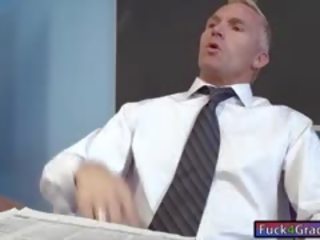 Küntiräk ýaşlar student fucked by her mugallym in the klass