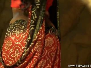 Indiýaly ekzotika tans etmek ritual exposed in bollywood nudes