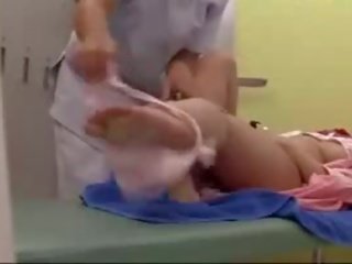 Matamis masahe susunod upang youngster bata tao 4