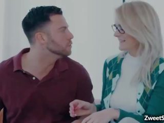 Sexually inexperienced nerdy seth gamble finally gets to bust his nut nang lisey manis rumaja burungpun and pleads for him to cum nang her.