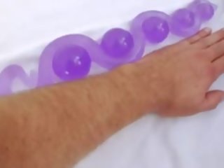 Unik brutale perim në të saj bythë