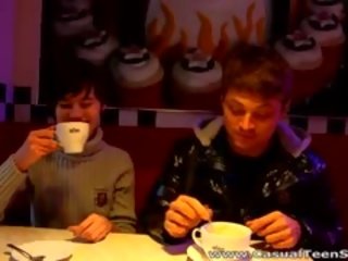 Unë ishte duke pasur një filxhan i coffee në tim i preferuar cafe kur unë