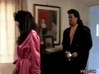 Erotic öý hojalykçy lures graceful talking salesman
