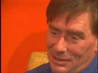 Redhead hottie banged by 2 cocks in kantor