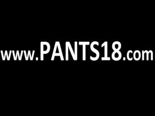 Blondinka woman in nylons poza durmak for a kamera