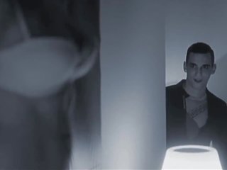 Žena škádlí dva muži glorious paroháč, volný vysoká rozlišením pohlaví film 50