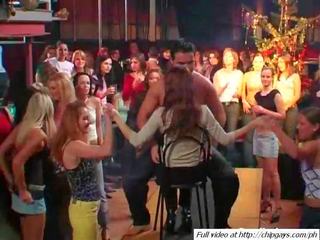 Tasty handsome girls tans etmek show