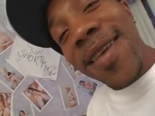 Shory mac zkurvenej bruneta šlapka