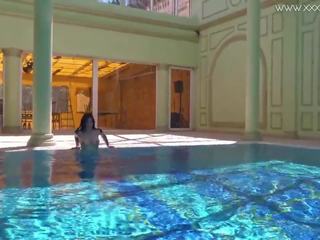 Sheril blossom super ayu big susu underwater: free bayan clip ab