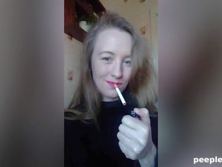 Amatér hottie miluje kouření a masturbuje: volný pohlaví b8