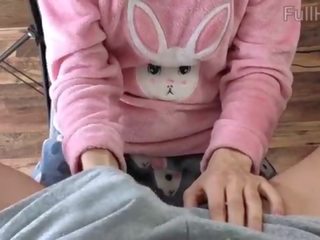 Attractive step sister in pajamas birleşmek teasing spank göt el bilen işlemek and sperma