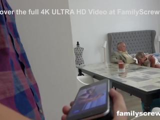 Shtatzënë shërbyese duke parë familje qij, falas x nominal film ba