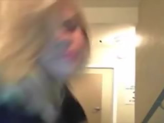 Blondinka betje eje strips in staircase for bf, sikiş clip da