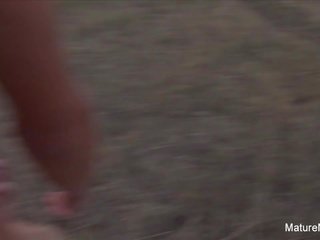 Blondinė middle-aged sucks & dulkina lauke, hd suaugusieji video c5