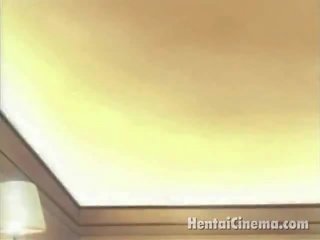 Enticing manga femër e përdalë në geta duke e lagur i paaftë dehur për t'u dukur stil