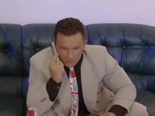 Tume juuksed saksa tüdruksõber saab tema augud karistatud poolt kaks raske klapid