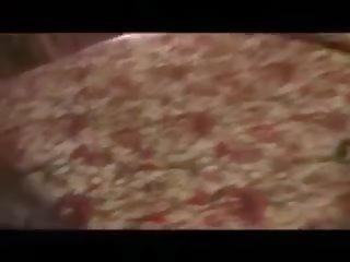 Pimp in ganbanger sprejmejo zavoji fuckin homless stripper