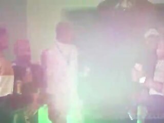 Pegando o cara 杂 呐 festa
