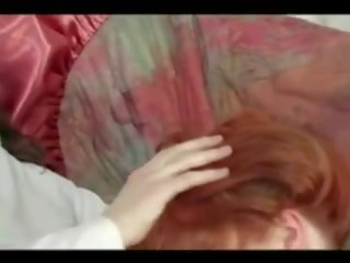 Velké krásné ženy s mladý chlapec.