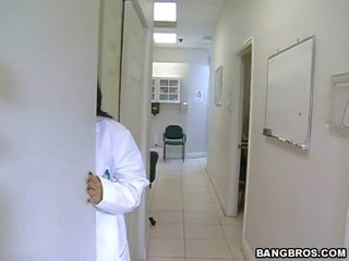 Prsatá medico fulfills ji vlastní chce (bang bros â» máma jsem rád šoustat soup)