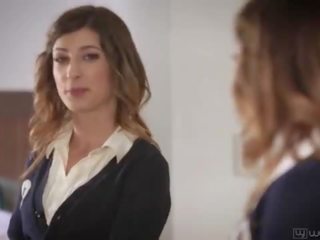 Mini nerd vs navijačica - bailey brooke, kristen skot - webyoung