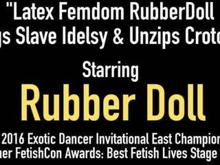 Latexové femdom rubberdoll roubíky otrok idelsy & unzips.