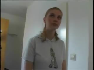 Hye she only called to clean their room, bayan clip 3e