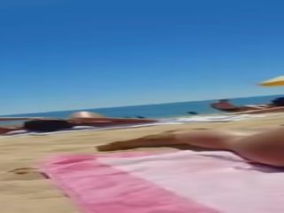 I sinqertë e mrekullueshme brune dashnore e përsosur bythë tanning në the plazh
