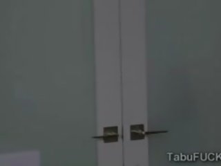 성욕을 자극하는 브루 넷의 사람 비탄 놀라움 desiring stepbro 와 에이 입