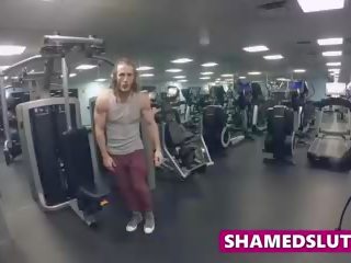 Slutty asawang babae cheats sa kanya asawang lalake sa pamamagitan ng pakikipagtalik trainers