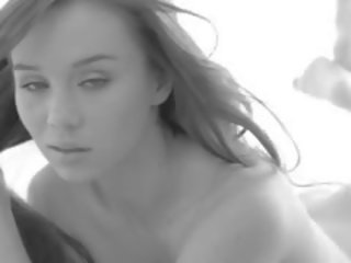 Brunet feature poza durmak and poza durmak on bed