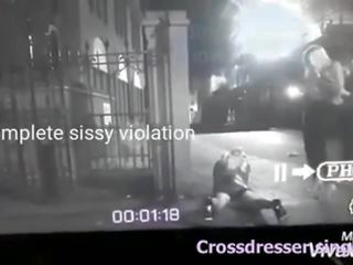 Tutulan başka jynsyň eşigini geýmek by chavs in jemagat öňünde