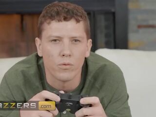 David leaves jeho beau na hrát jeho hra sám & jde na souložit jeho macecha terrific prdel hollywood - drtiče