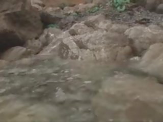 Štěrbina vrtání na the patro