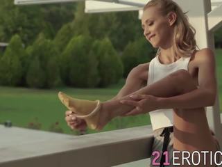 Stunning Veronica Leal Spreads Legs for Foot Fetishist
