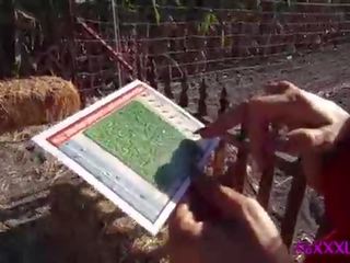 Blond divinity flashes in corn maze