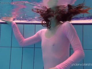 Bucura-te roxalana sub apa gol în piscina, murdar clamă 96