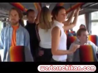 Jane istudyante apuhapin sa ang bus &excl;