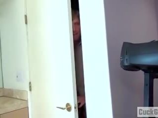 Kukolds vērojošas mums cauri an ajar durvis, sekss filma 79