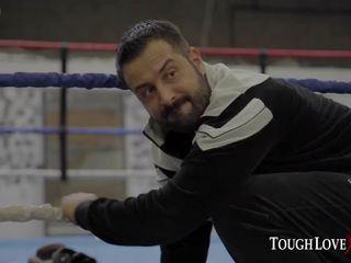 Toughlovex 아버지 karl fights 용 그의 prize bridgette b