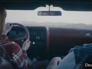 Deeper&period; seth & gabbie souložit na auto kapuce zatímco ji bf je pryč