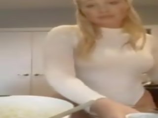 Iskra lawrence desirable kočička v a one-piece, pohlaví klip d1