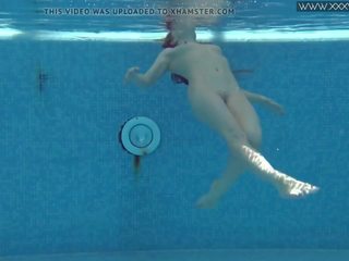 Zauberhaft nicole perle mit klein titten im die schwimmbad: kostenlos xxx film bb