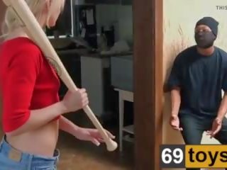 Mini blondinke zanič off intruder, brezplačno blondinke sesanje umazano film prikaži