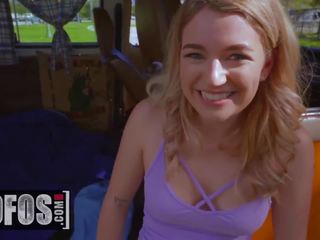 Stranded teens - oliver flynn abby adams - kombi življenje.